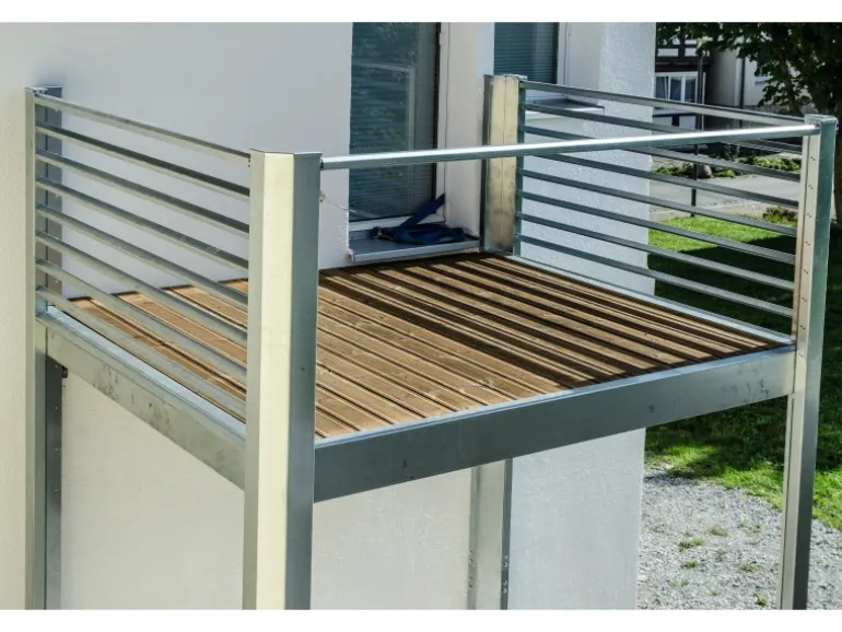 Designbalkon Standard 288 x 236 x 290cm Holzboden mit Lamellengeländer