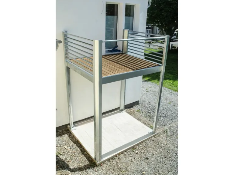 Designbalkon Standard 288 x 236 x 290cm Holzboden mit Lamellengeländer