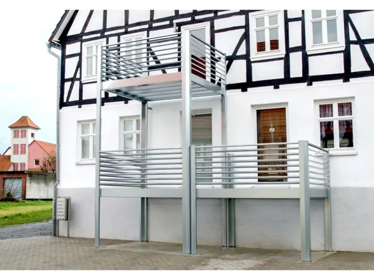 Designbalkon Standard 288 x 236 x 290cm Holzboden mit Lamellengeländer